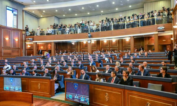 Kuvendi shpallet i konstituuar, Kushtetuesja kërkon të zgjidhet sa ma parë nënkryetari nga PDK’ja