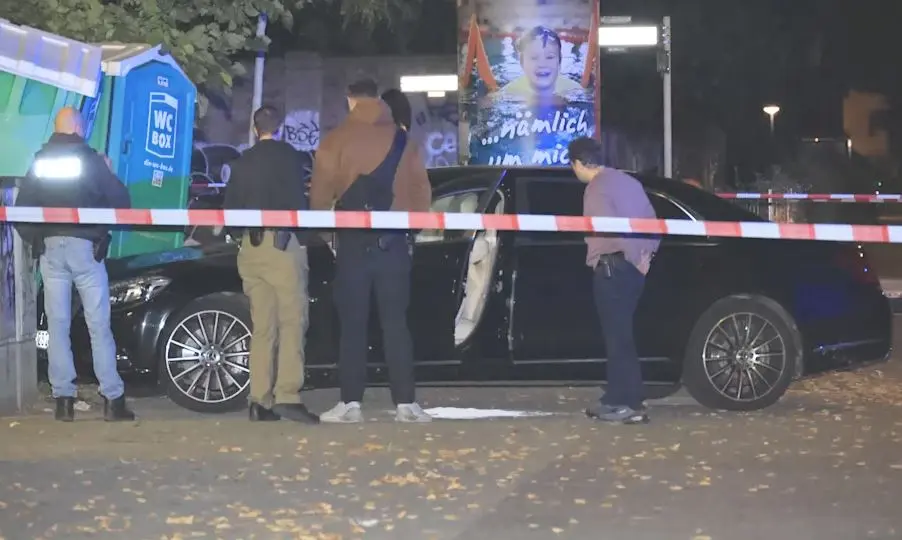 Të shtëna në Berlin, plumbi depërton në Mercedes dhe plagos rëndë shoferin