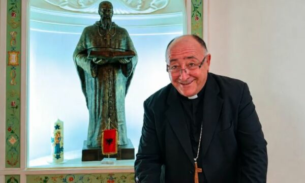 Dodë Gjergji kërkon dialog për fenë dhe bashkëjetesën: Përgjegjësia nuk u takon vetëm prijësve fetarë