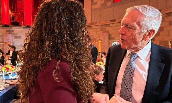 Osmani takon ish-komandantin suprem të NATO-s, Wesley Clark