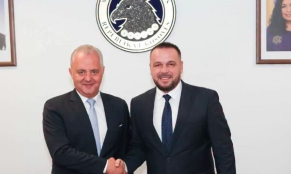 Maqedonci takon ambasadorin bullgar, diskutojnë për sigurinë dhe bashkëpunimin Kosovë-Bullgari