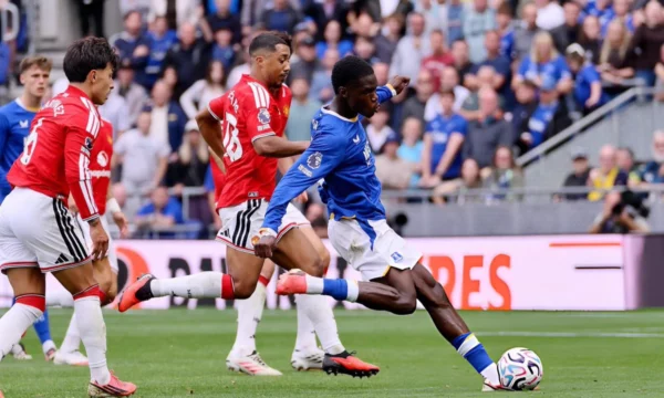 S’ka fitore për Unitedin, i mohohen tri pikë në fund të takimit nga debutuesi i Evertonit