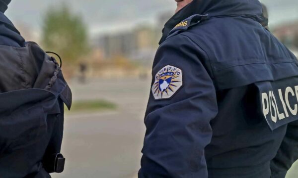 Bastisen dy lokacione në Prishtinë, sekuestrohen armë dhe municion