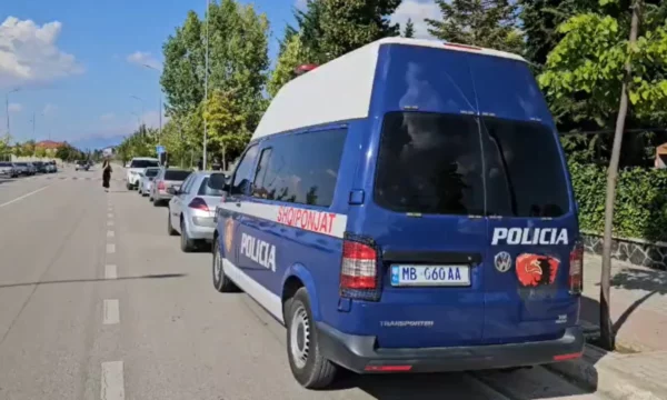 Të shtëna me armë zjarri në Korçë, një person plagoset nga kushëriri i tij, autori shpallet në kërkim