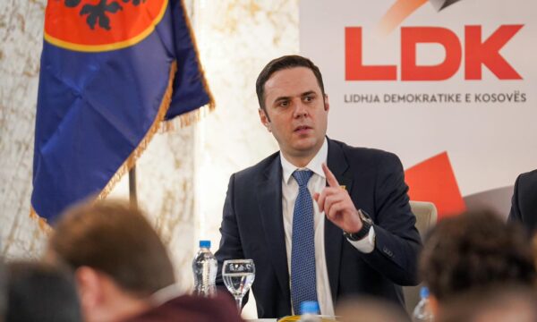 Abdixhiku pas tërheqjes së Sejdiut: Urrejtja dhe inati karakteristikë e politikanëve të sotëm