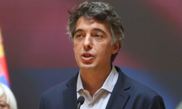 Miketiq: Po përgatitet vjedhja e zgjedhjeve në Serbi përmes votuesve të regjistruar në Kosovë