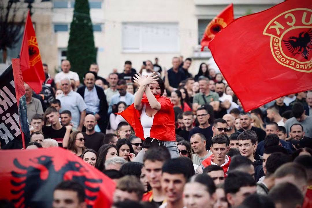 “Pasha qiell e pasha dhe, plumba s’kanë sa jemi ne”…