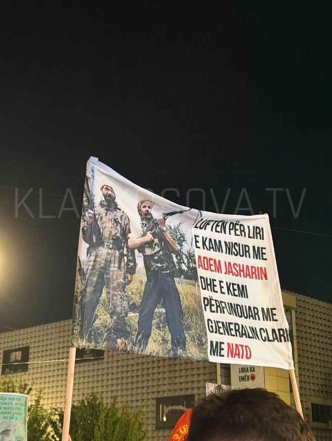 Ky është mesazhi i fuqishëm në natën e nëntë të protestës kundër vendimit në Hagë