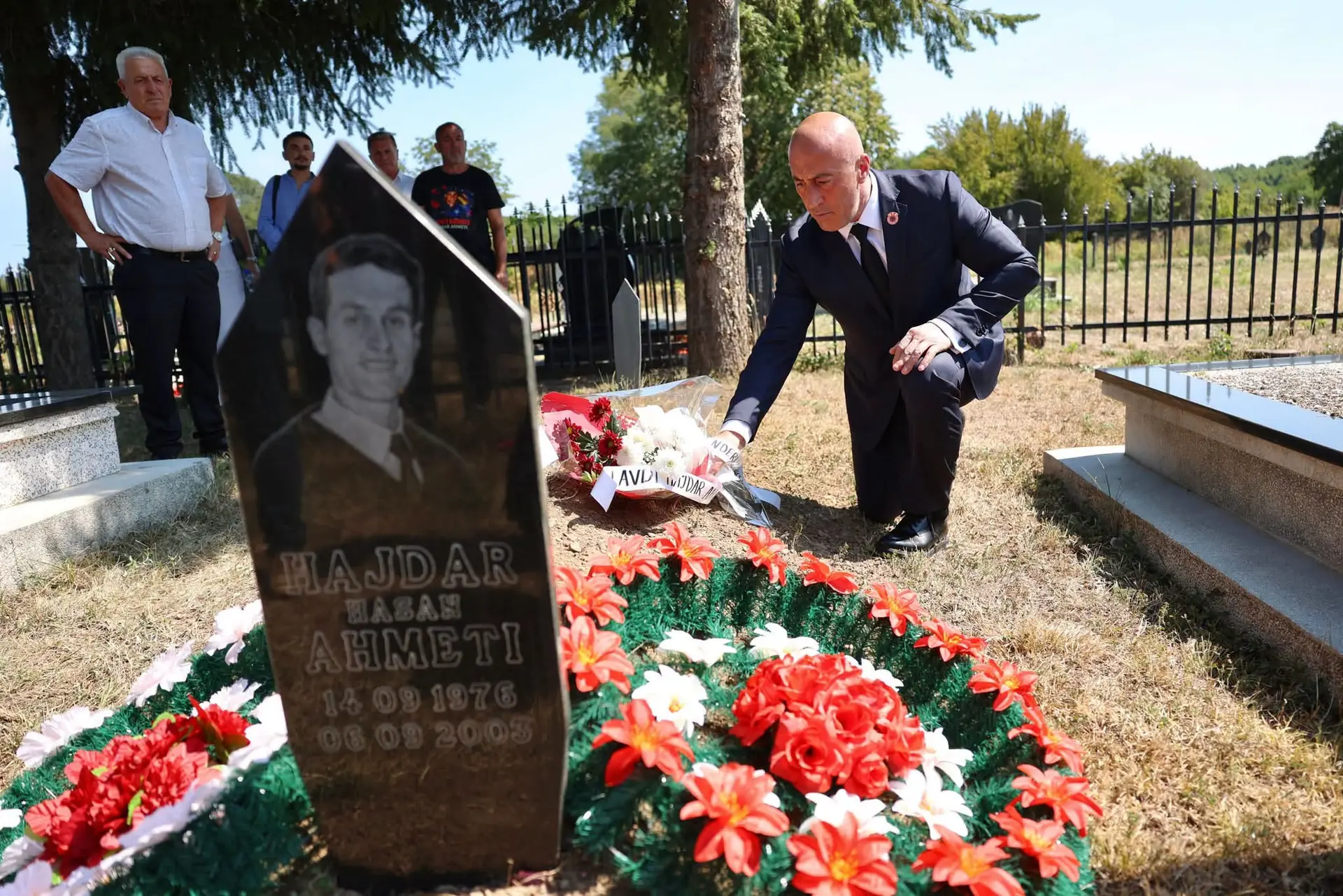 23 vjet nga rënia e Hajdar Ahmetit, Haradinaj bën homazhe për luftëtarin e lirisë