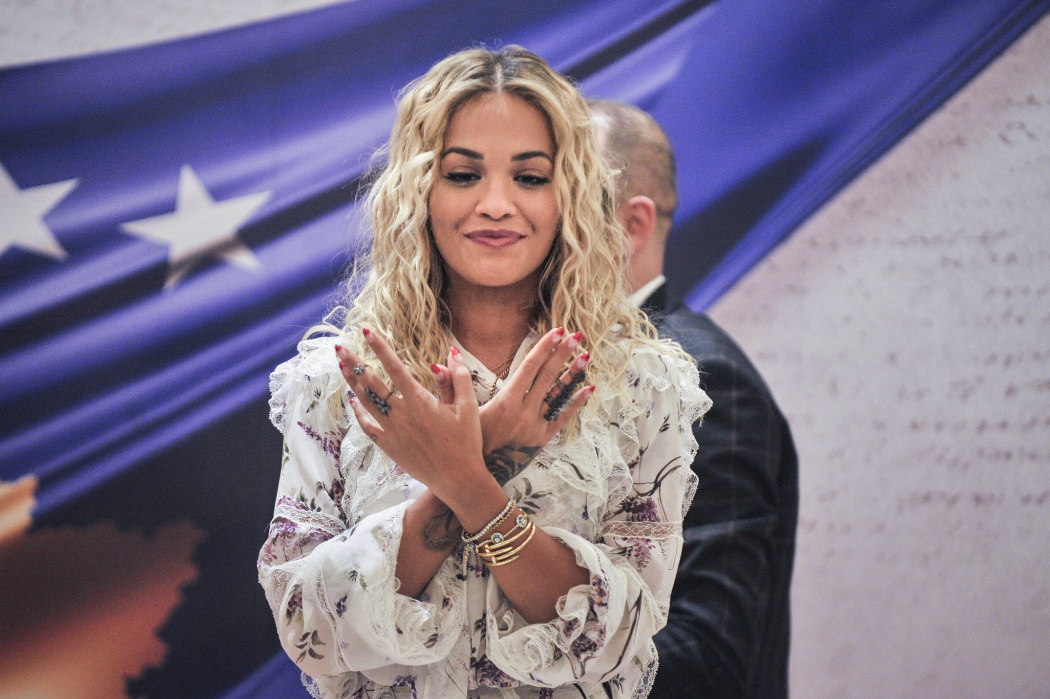 Rita Ora reagon pas vendimit në Hagë: Luftojmë për Kosovën, që sot e quajmë shtëpi