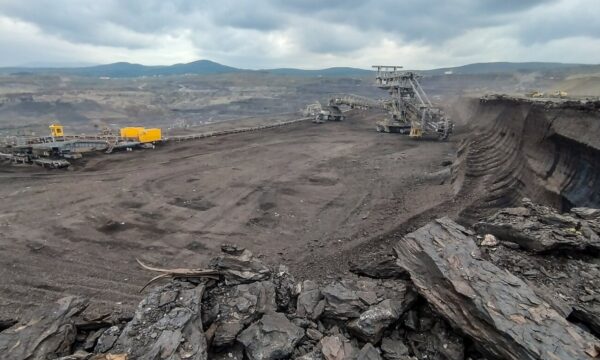 Kosova fle mbi qymyr, por importon energji