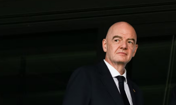 Franca tërhiqet nga mbështetja për Infantino, kundërshtimi ndaj tij po rritet