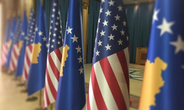 Vendimi i të mërkurës, Ambasada Amerikane ngre alarmin: Po planifikohen demonstrata të mëdha…!