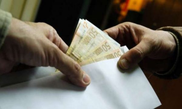 Nga 1000 euro borxh në 8000 euro kthim: Kërkohet paraburgim për dy të dyshuarit për fajde në Rahovec