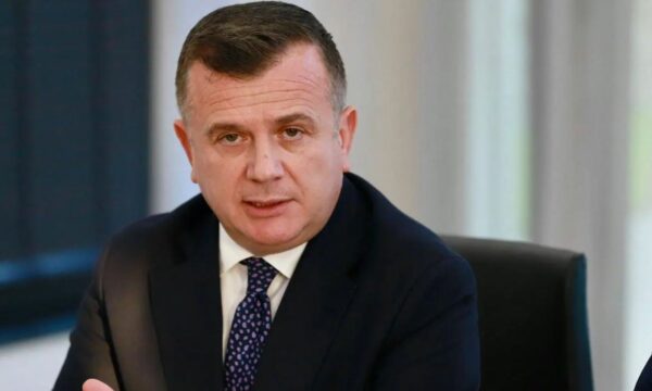 “Thellësisht i padrejtë”, Balla rishpreh qëndrimin e Kuvendit të Shqipërisë për vendimin në Hagë