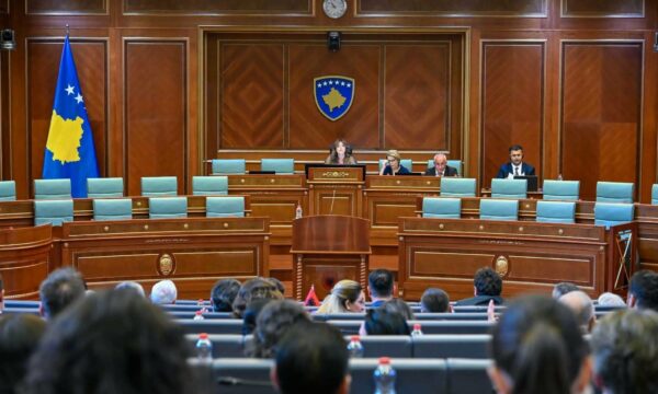 Haxhiu thërret seancë të jashtëzakonshme nga ora 14:00, në rend dite votimi për Qeverinë e re