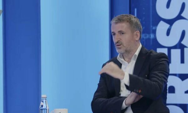 Miftaraj: Historia do ta mbajë mend Avni Deharin si dikush që po tallet me Kuvendin e Kosovës