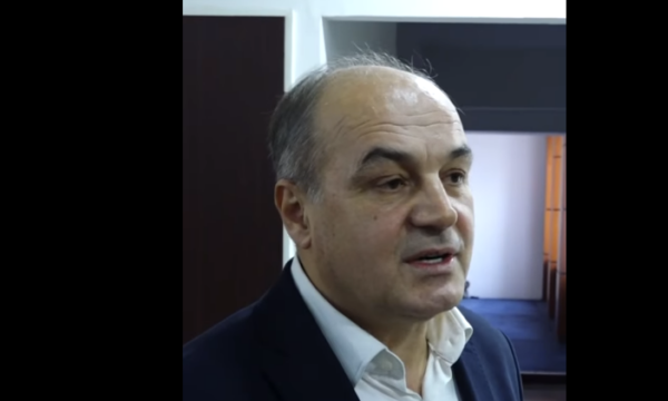 Enver Hoxhaj: Jam për hapa konkret për zhbërjen e Speciales, e jap nënshkrimin tim