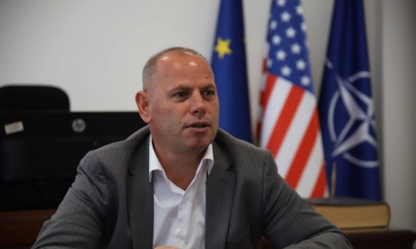 Lladrovci e falënderon “Qytetaren e Nderit” Ana Roch: Miqtë sikur ju, i japin vlerë shtetit tonë