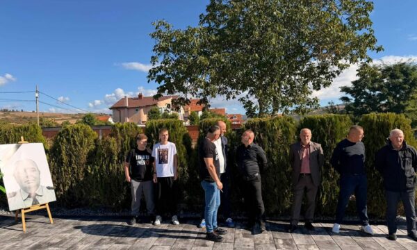 Familja e Afrim Bunjakut hap dyert për pritje në trevjetorin e rënies së tij