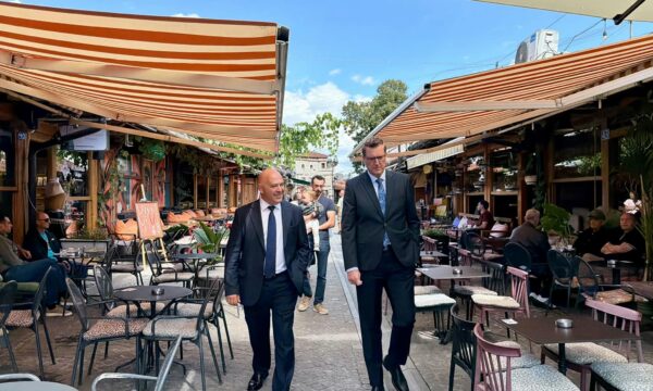Gjini pret ambasadorin e Sllovenisë: Diskutojnë për zhvillimet në Kosovë dhe zgjerimin e bashkëpunimit mes dy vendeve