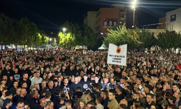 Protestë tjetër sonte në Prishtinë, me moton “Jo në emrin tim”, njoftimin e shpërndan edhe Endrit Thaçi