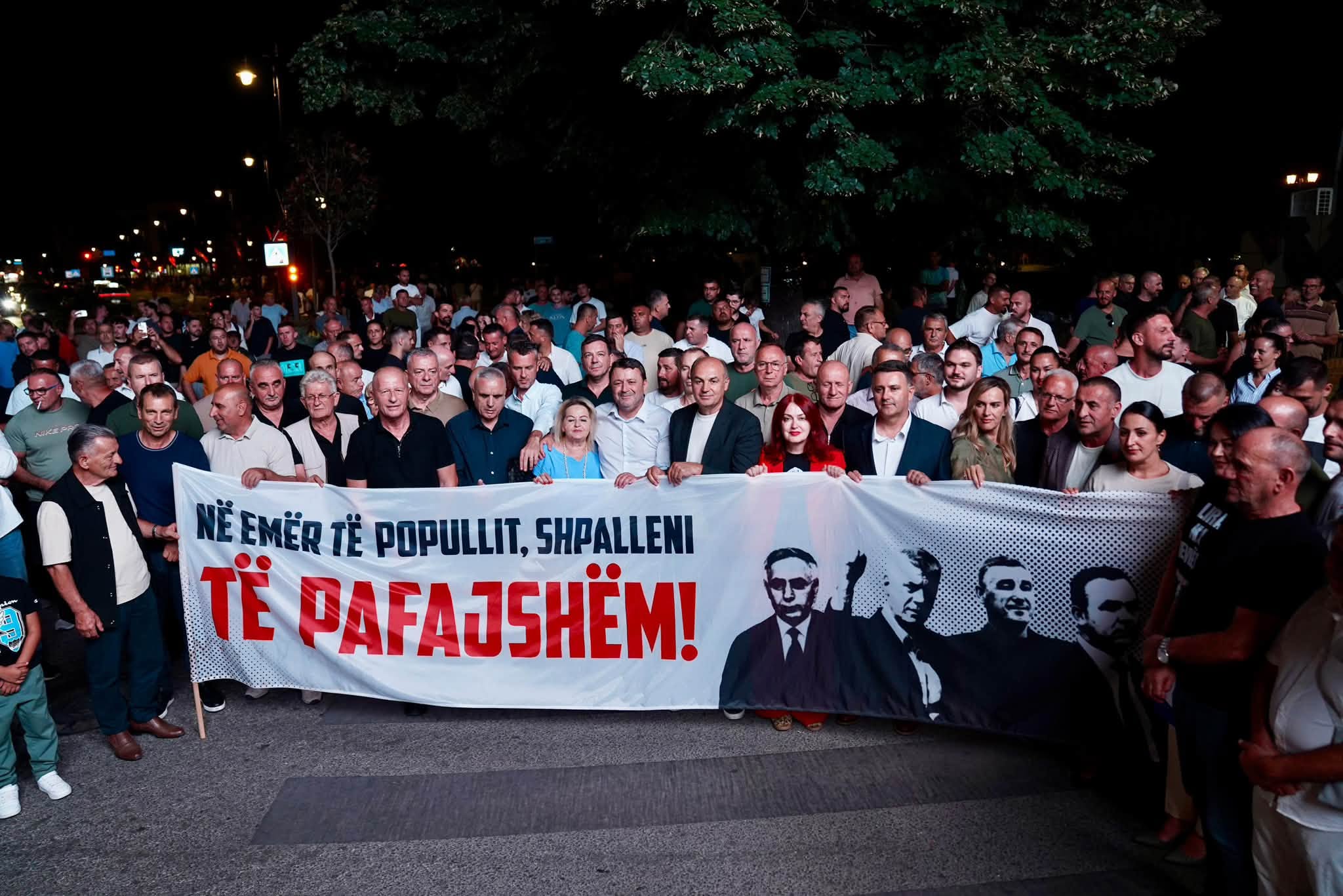 Kërcitja e akrepave deri në atë të çekiçit në Hagë – “Ora e Pritjes” nis edhe në Gjakovë