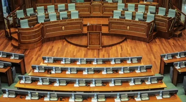 PDK-ja dhe Aleanca akuzojnë Kurtin se e ka dobësuar pozitën e Kosovës brenda e jashtë