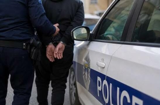 Dyshohet se mori ryshfet nga pronarë biznesesh, arrestohet një person në Gjakovë