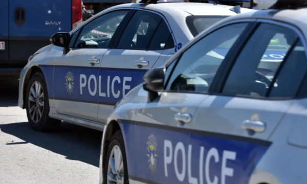 Policia kryen kontroll në një shtëpi në Ferizaj, sekuestron armë dhe 16 fishekë