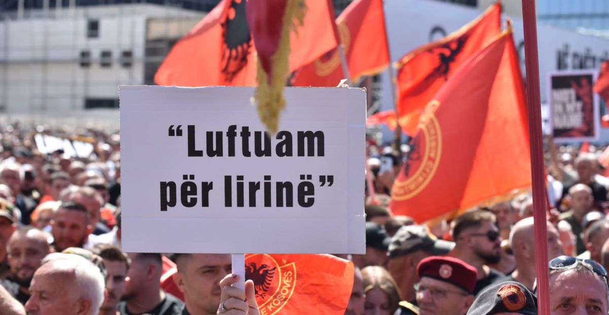 Kosova në këmbë për UÇK-në, kundërshtohet vendimi i Hagës