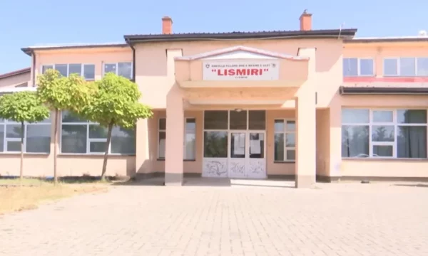 Nxënësit në Lismir të Fushë-Kosovës bojkotojnë mësimin