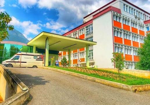 Aktakuzë për falsifikim dokumentesh dhe mashtrim në tenderin e Spitalit të Pejës