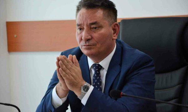 Anulohet seanca gjyqësore ndaj Pal Lekajt për hedhjen e gazit lotsjellës më 2015 në hollin e Kuvendit