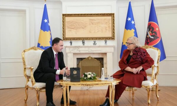 Shefi i AKI pritet nga Presidentja, e njofton për “gjendjen e sigurisë kombëtare “- detaje nga komunikata