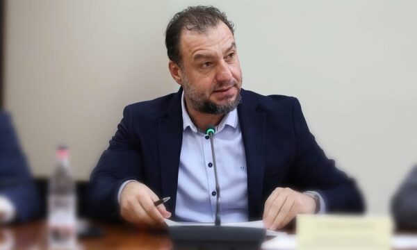 46-vjeçari u gjet i vrarë në makinën e tij në Tiranë, deputeti i PS: Nuk ka qenë shoferi im