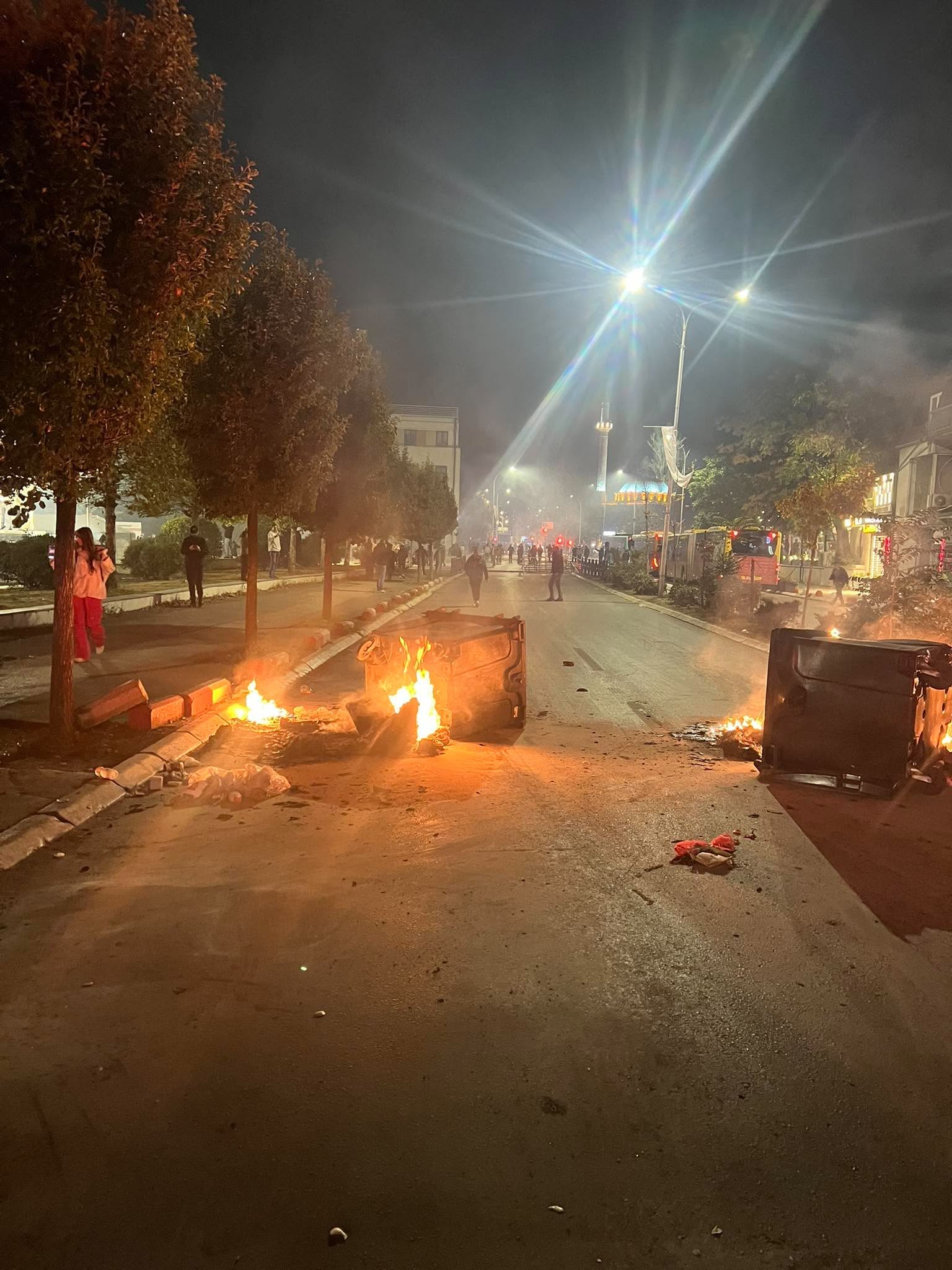 Rikthehen protestuesit, por sërish hidhet gazlotsjellës
