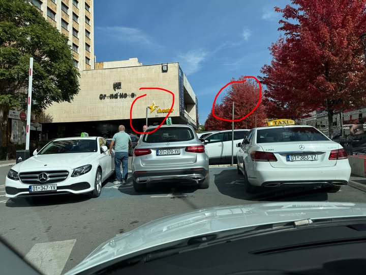 Elmi Fazliu ngre shqetësimin për uzurpimin e vendparkimeve për personat me aftësi të kufizuara në Prishtinë