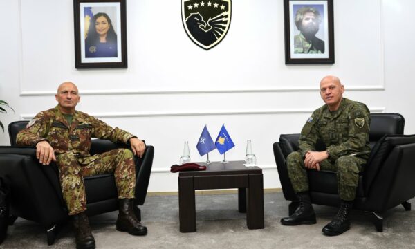 Bashkim Jashari takon komandantin e ri të KFOR-it, diskutojnë ruajtjen e paqes në Kosovë