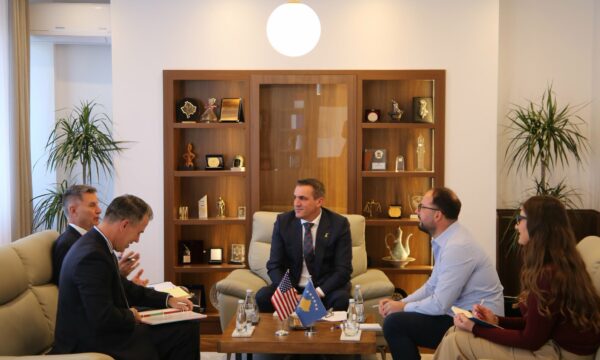 Kryeprokurori takon një delegacion nga Thesari amerikan, diskutohet edhe për bashkëpunimin në konfiskimin e pasurive të paligjshme