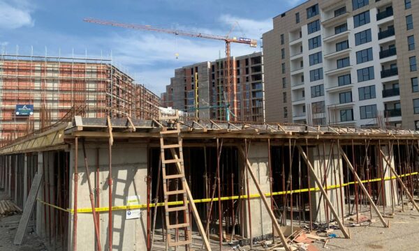 Mungesa e kushteve në vendin e punës, Inspektorati ndalon disa punime në Gjakovë, Ferizaj e Gjilan