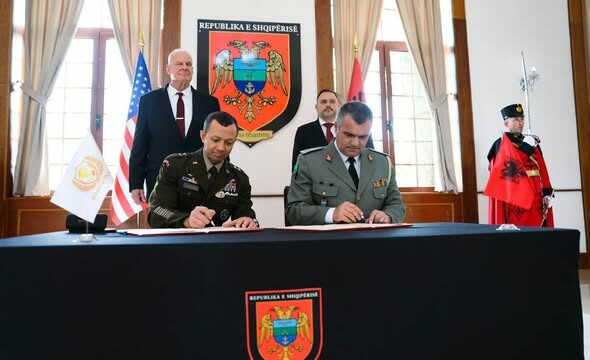 Shqipëria zyrtarizon pjesëmarrjen në misionin për Gazën, nënshkruhet marrëveshja mes ushtrisë shqiptare dhe ISF’së
