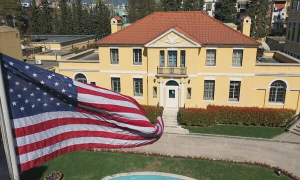 Ambasada e SHBA në Tiranë: Qytetarët të protestojnë paqësisht pa dhunë, të gjitha palët të vetëpërmbahen