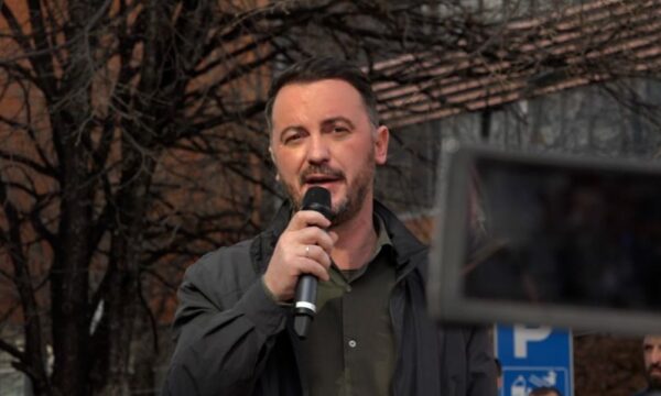 Molliqaj: Thelbi i pushtetit të Kurtit është i rrezikshëm