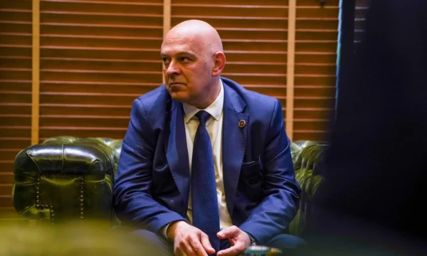 Gjini: Qeveria çoi në kolaps kompanitë e qumështit, importi nga Serbia u rrit 40%