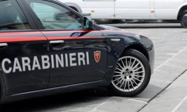 Itali, shqiptari ndjek ish-partneren deri në piceri – gruaja mbyllet në tualet dhe telefonon policinë