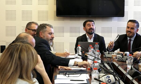‘‘A po na kallëzon me cilën parti je?’’, ‘‘Jam krenar që i përkasë PDK’’ – Përplasje mes deputetit të VV e anëtarit të KPMShCK