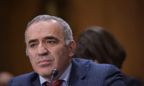 Kasparov: Bisedimet me Putinin janë të kota, lufta është “baza ideologjike” e pushtetit të tij