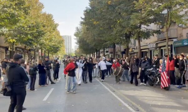 Protesta nis me valle në ditën e 6 përballë Ministrisë së Arsimit në Tiranë