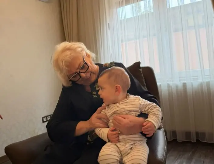 Presidentja Shiroka Pula viziton familjen e Jakup Krasniqit